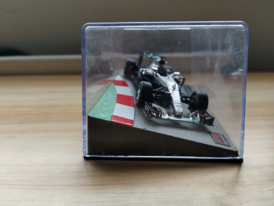 Panini F1 Car Collection 2016 Nico Rosberg Mercedes W07 Hybrid Maßstab 1:43 Modell - Bild 2 von 4
