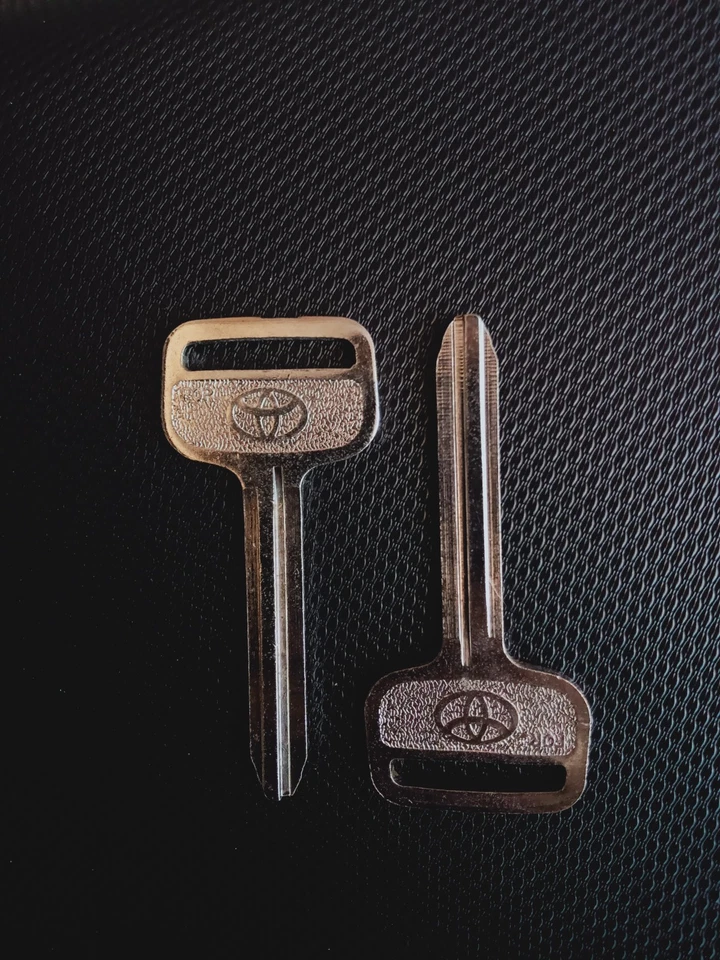 2 件 BLANK KEYS FITS 丰田 CELICA 4 Runner AVALON CAMRY SUPRA TACOMA COROLLA — 第 2/4 张图片