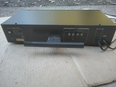 Tuner HIFI Toshiba ST-225 – Vintage Argenté – AM/FM – Fonctionne