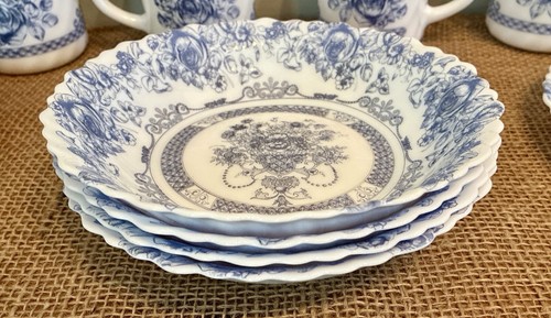 VINTAGE ARCOPAL HONORINE BLUE FLORAL SCALLOP EDGE 12 PC DISH SET NICE CONDITION - Picture 3 of 18