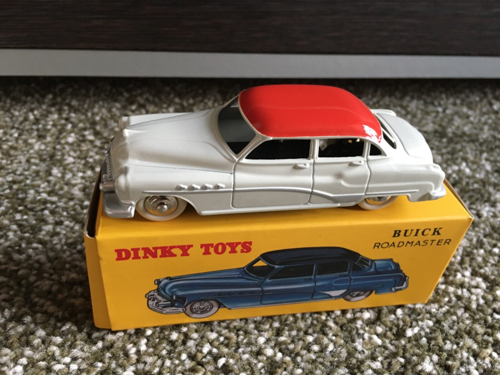 レア　仏製DINKY TOYS BUICK ROADMASTER ミニカー Dinky 24V, Buick Roadmaster - Free Price Guide & Review