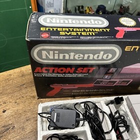 Nintendo Entertainment System NES Action Set Console *Used, boxed* funzionante