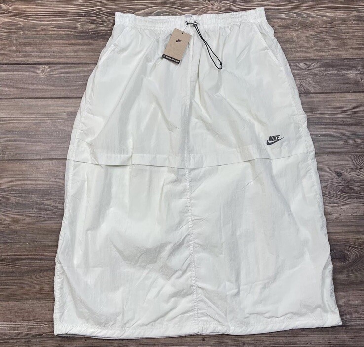 Nike Women's Sportswear Woven Skirt Nylon Bungee Cream Nike Women's Sportswear Woven Skirt Nylon Bungee Cream