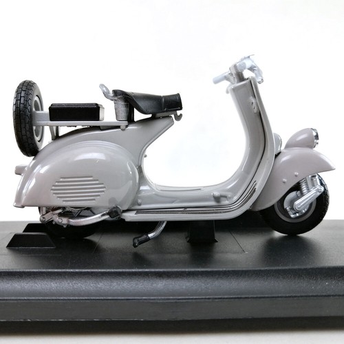 Vespa 125 c.c. Motorcycle Die-cast Model Welly 1:18 Scale Toy Collection Hobby 1 - Picture 3 of 12
