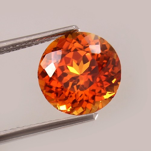 Pierres Et Min&eacute;raux. Grenat . IF-VVS1 . Ovale . ( Vendu &agrave; L'unit&eacute;