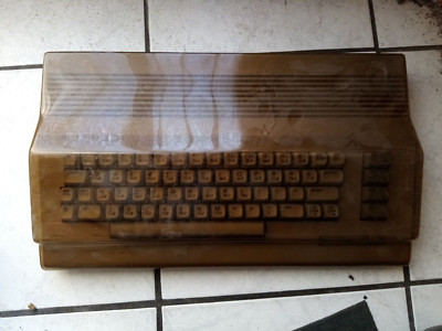 Commodore  Rechner  C 64   + Staubhaube- recht schön