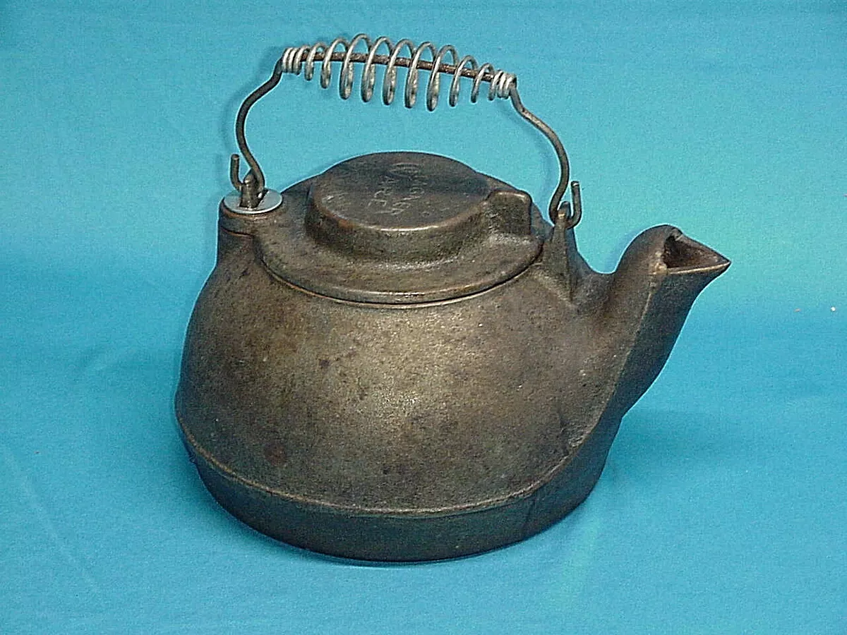 Vintage Cast Iron Wagner Ware Teapot Tea Water Camp Kettle Swing Top USA 11lb