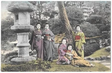 C.1910 PPC Japan, FIVE YOUNG GEISHAS, GIRLS, TRADITIONAL CLOTHING Postcard P5