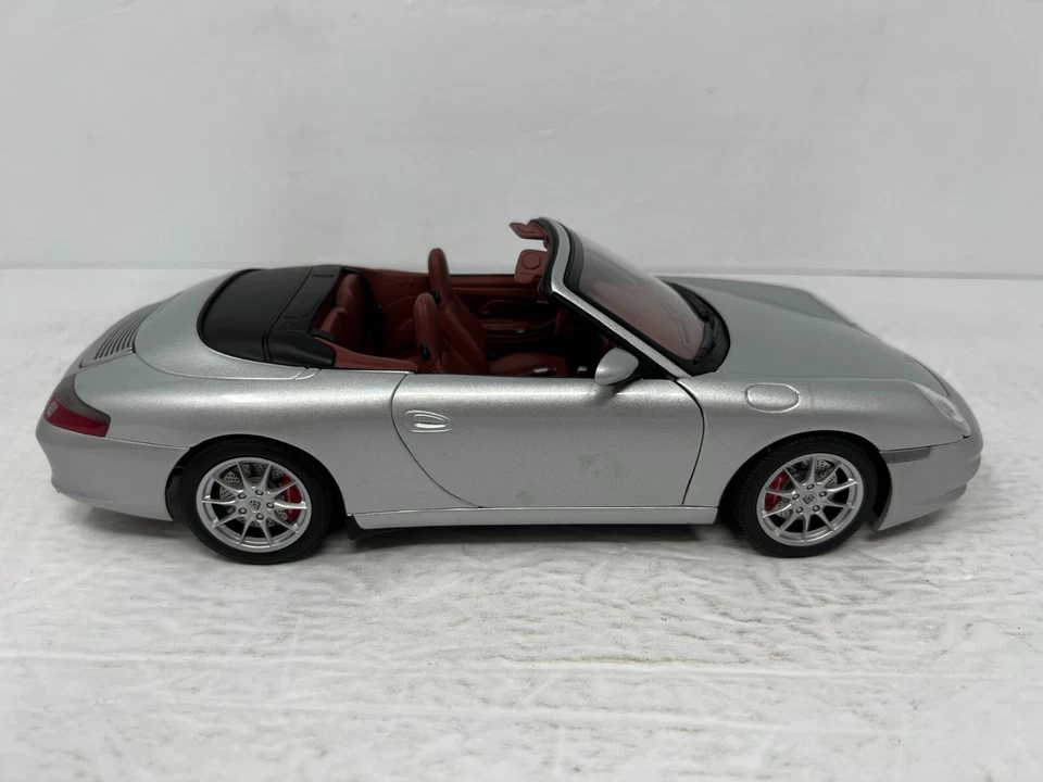 Tipo de coche Porsche 911 Carrera Cabrio Facelift plata ártica metálico 1:18 diecast Foto 4 de 4