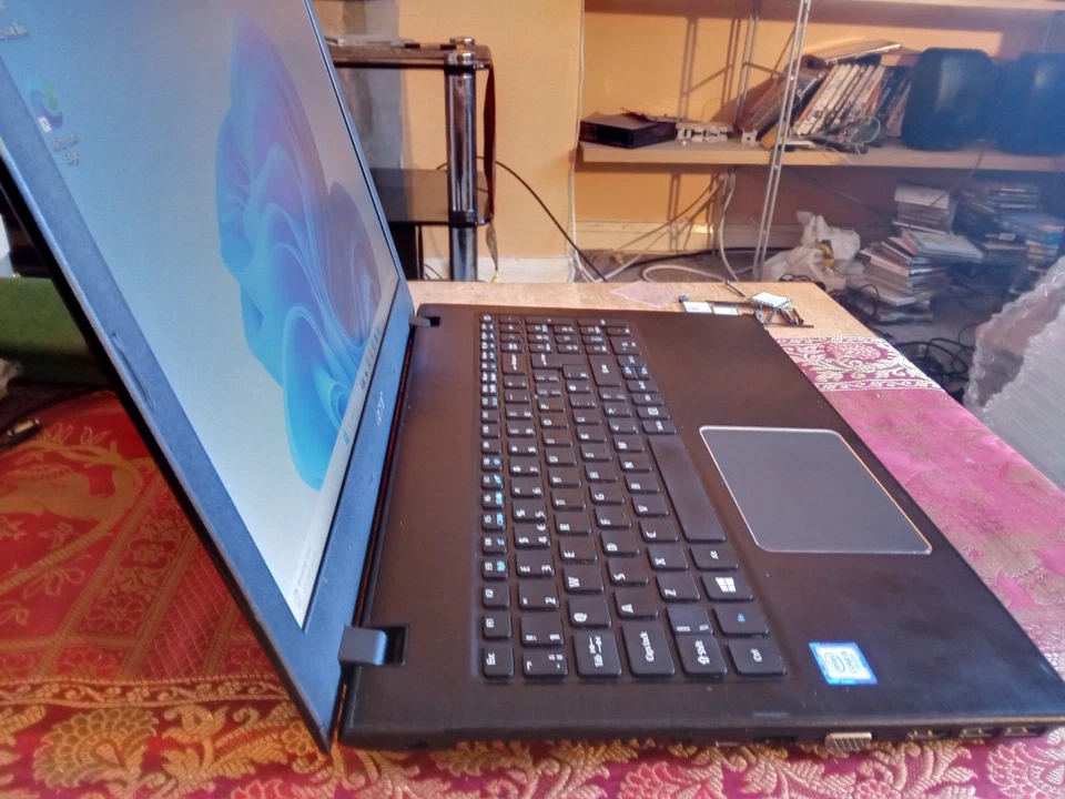 Acer Travelmate P259-G2 15.6" laptop i5 7200u 8gb 128gb M.2 128gb ssd Windows 11 - Image 4 of 4