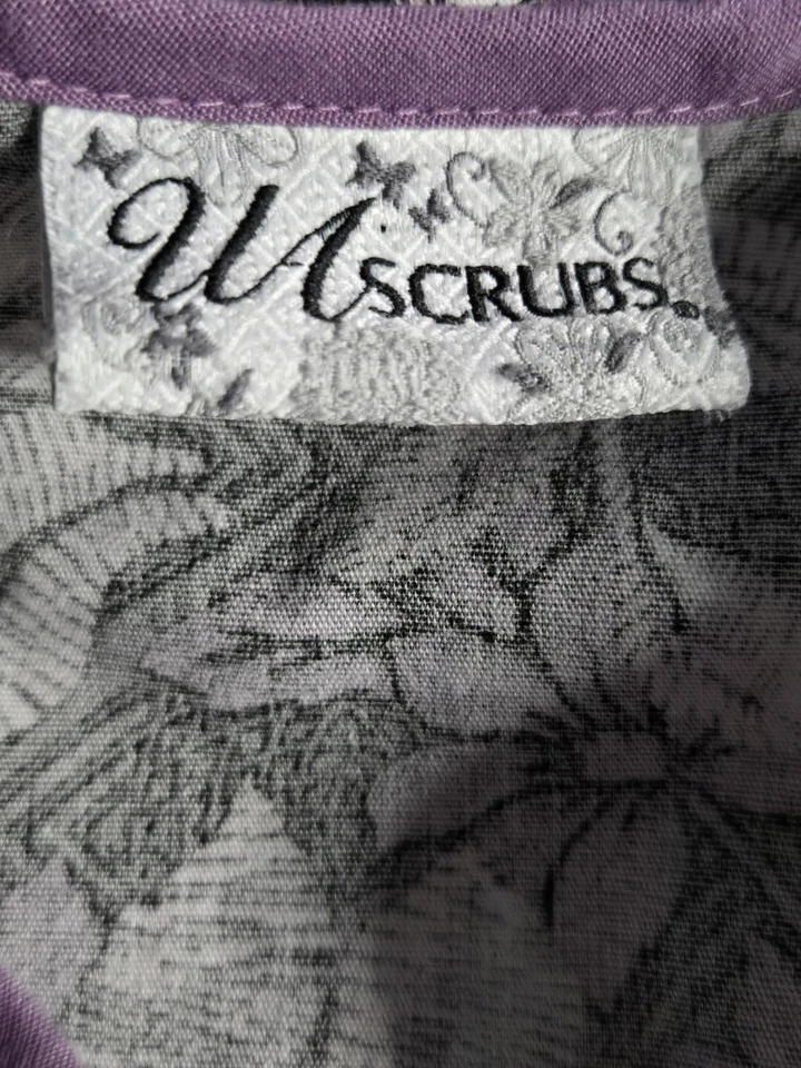 Blusa Médica UA Talla L-Negro/Púrpura Floral Simulado Envolvente-Pecho 23"/L 26" Foto 3 de 4