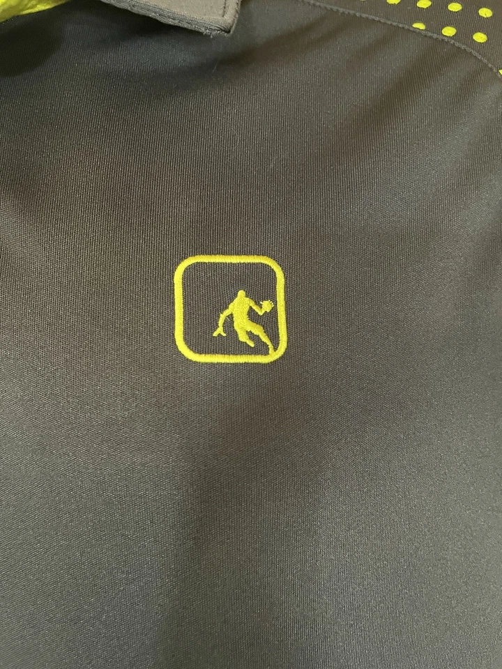 Camisa polo grande de manga corta para hombre And1 gris/amarillo neón. Foto 3 de 4