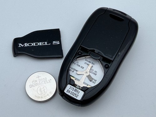 2012-20 TESLA MODEL S SMART KEY REMOTE FOB AQO002 - 1455940-00-B | 1043806-00-B