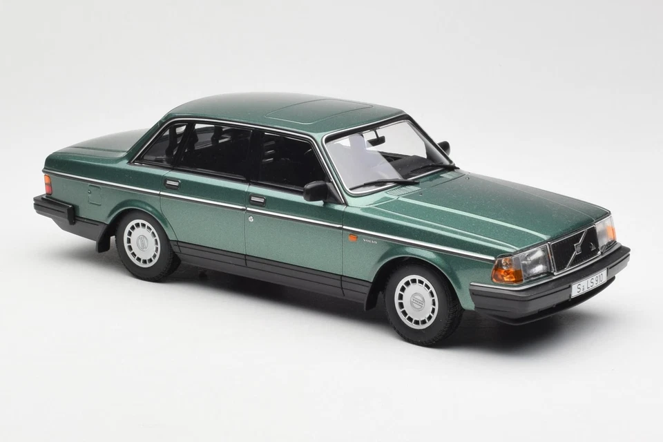 155171400 Volvo 240 GL verde metálico Minichamps 1/18 Foto 4 de 4