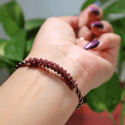 Brazalete de cristal micro macramé exclusivo granate rodolita natural brillante Berry Glow~ - Imagen 6 de 10