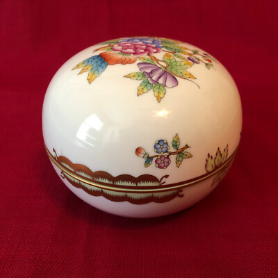 Herend Small Bowl with Lid and Flower Decoration