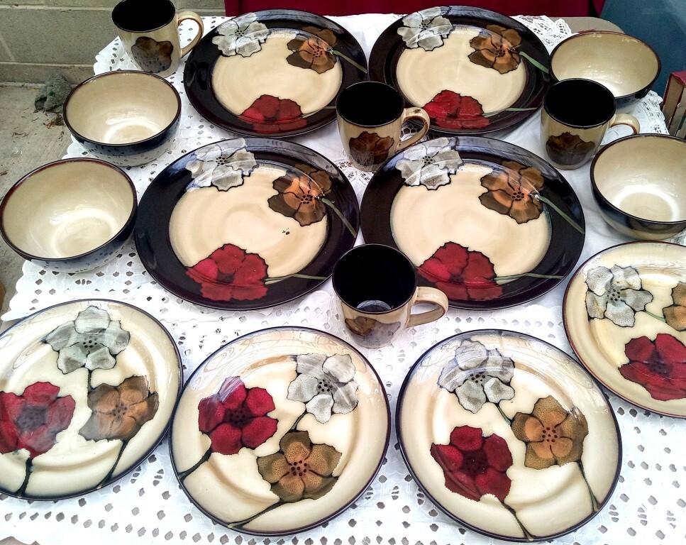PFALTZGRAFF PAINTED POPPIES (16) PC STONEWARE DISHES SERVICE for FOUR~ LN