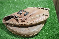 Dudley Thunder RH throw Adult Catchers mitt DFG900 V575