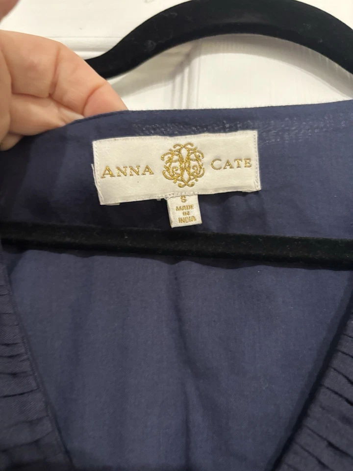 Vestido Anna Cate Azul Marino Volantes Cuello en V Manga Larga Talla Pequeña Foto 3 de 4