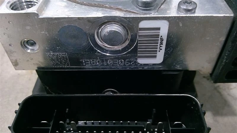 2018-2021 BUICK ENCLAVE ABS PUMP CONTROL MODULE/ANTI-LOCK BRAKE PUMP 84502698 - Image 2 of 4