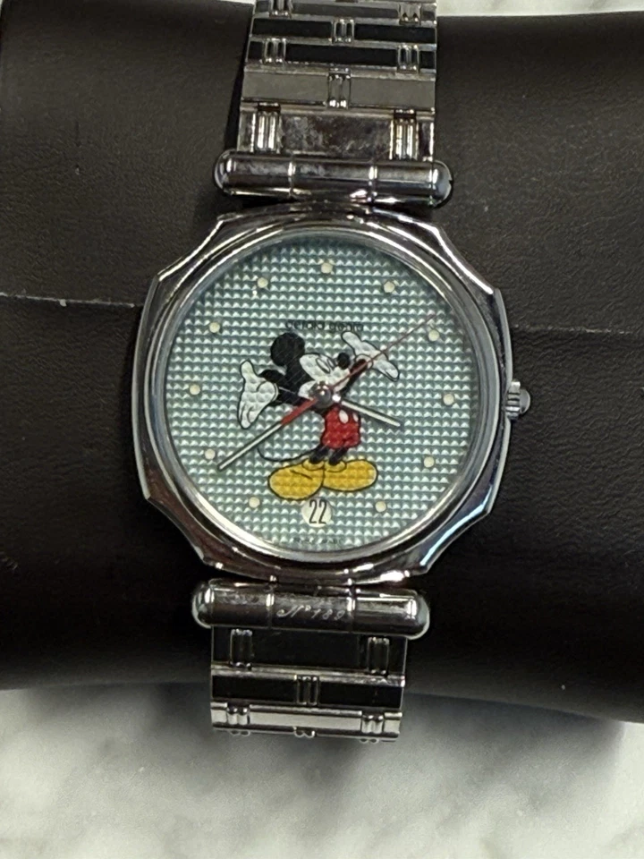 Gerald Genta Mickey Mouse Verde Pálido Ref. G3329.7 Acero Inoxidable (3681) Foto 3 de 4