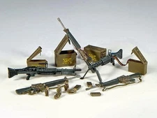 Plus Model 1/35 US Infantry Weapons Vietnam 3x M16, 2x M60, 10x M61 Grenades 316