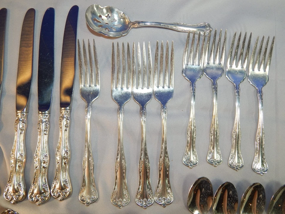Antique National Silver Co Queen Elizabeth Silverplate Flatware 26pcs Ornate - Image 3 of 4