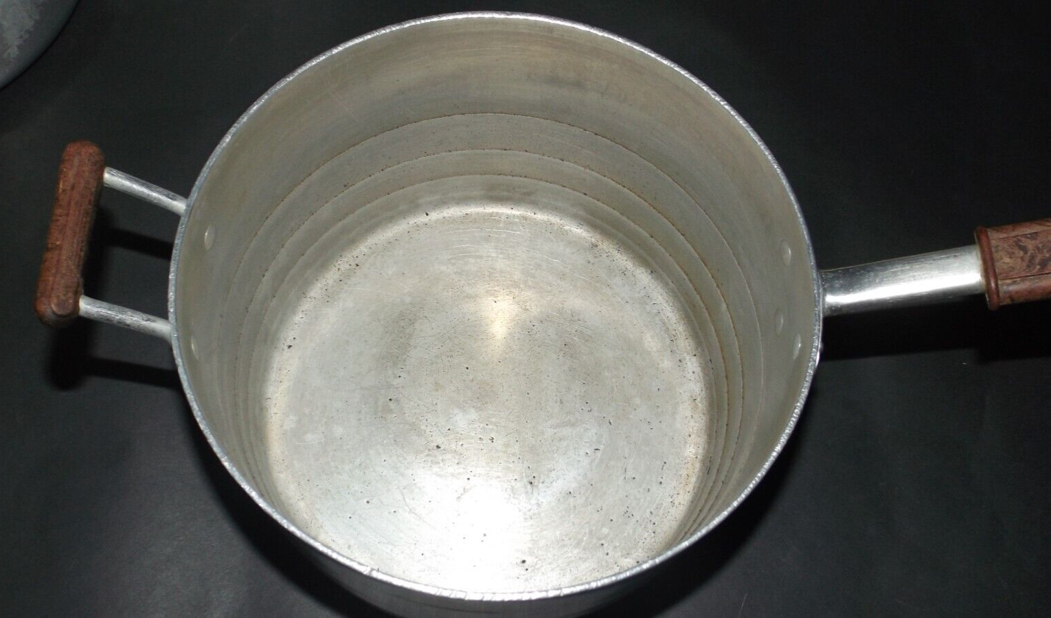 Large AKP Aluminium Stockpot / Saucepan Beehive Stepped Bakelite