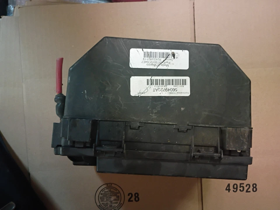 Módulo de relé caixa de fusíveis OEM 2008-2010 TIPM Dodge Caravan Town & Country 56049720AT - Imagem 2 de 4