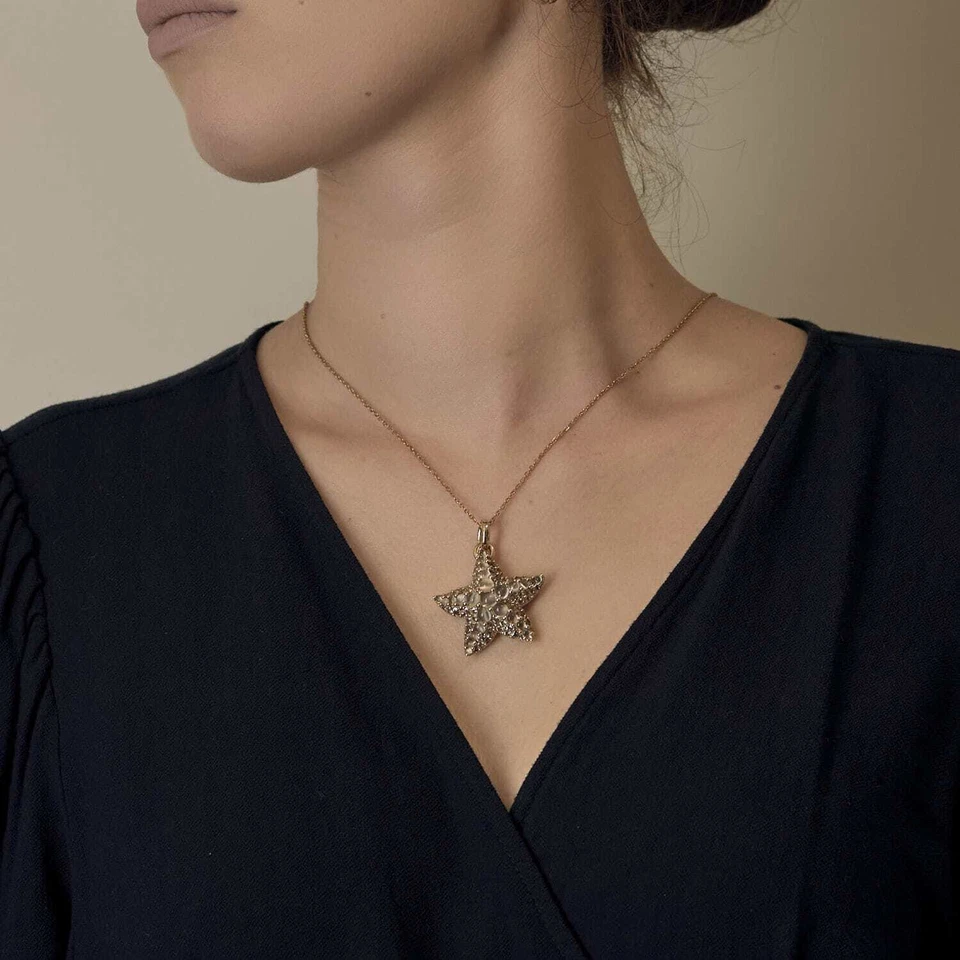 Pomellato- Sirène- Pendentif en or jaune, pierre de lune et topazes blanches - Photo 2/4