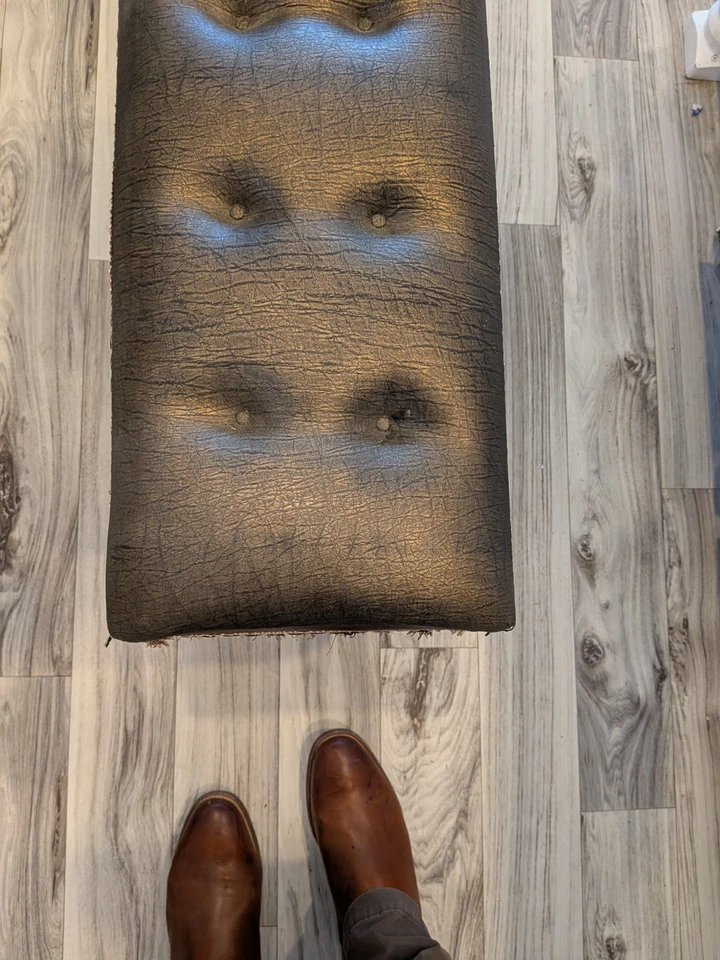 Antiguo banco o reposapiés de hierro fundido verde cojín y borlas y patas Foto 4 de 4