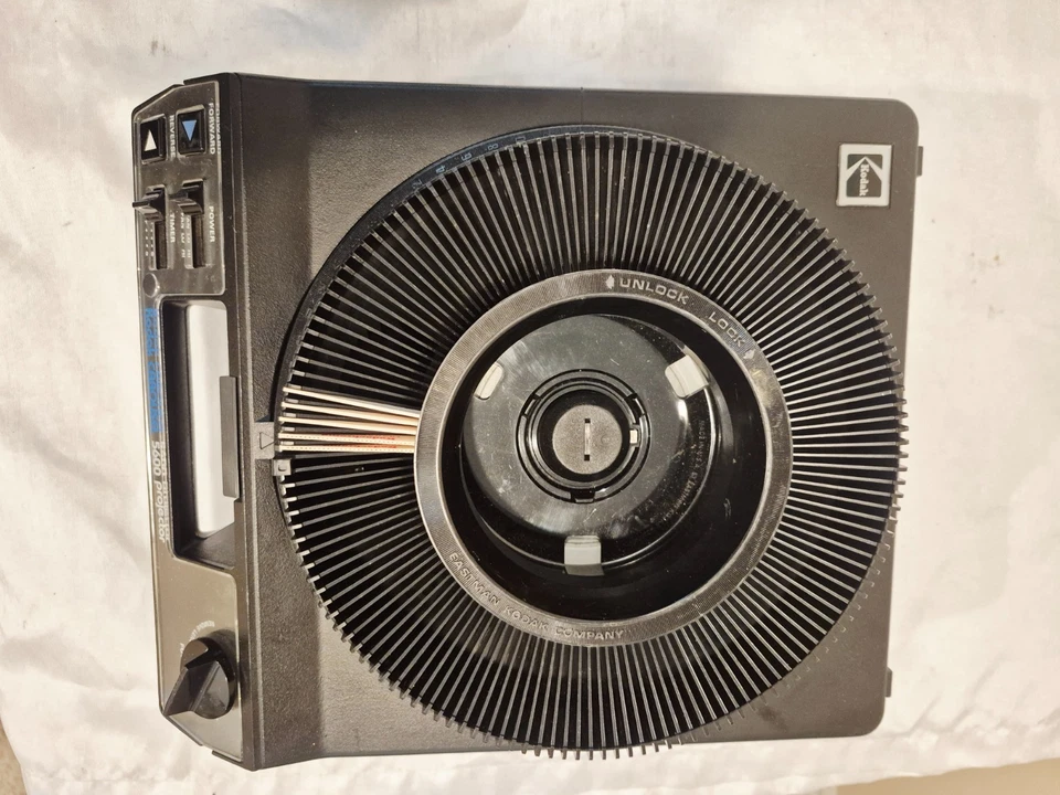 Professionally Serviced Kodak 5600 Carousel Slide Filmstrip Projector See Video - Image 3 of 4