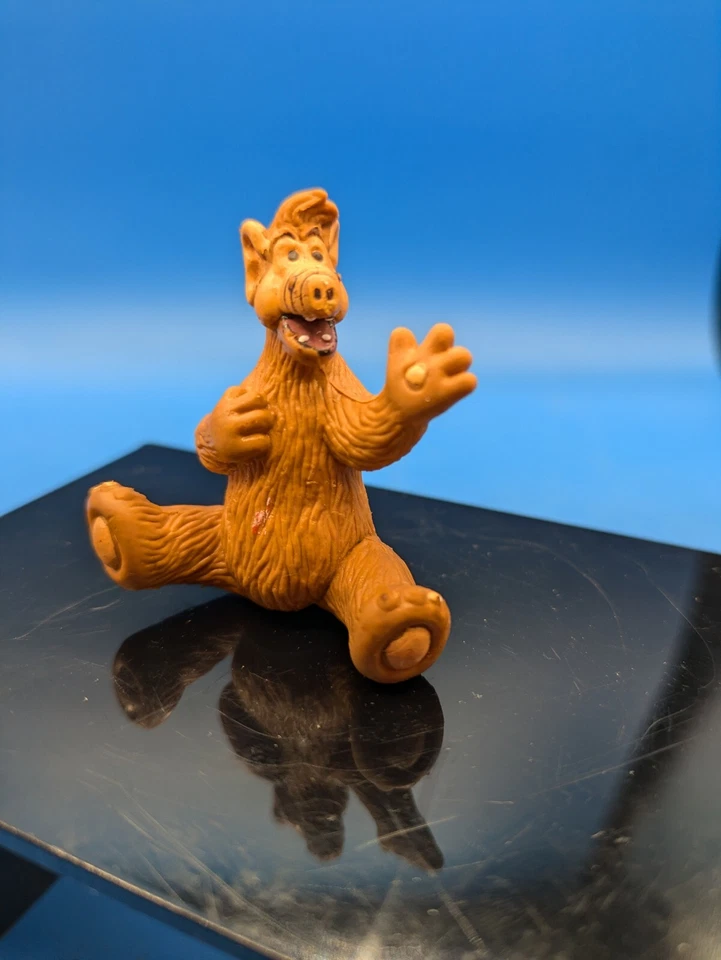 Figura de juguete de PVC vintage Alf 1,75" Russ Alien producción sentado con mano arriba Foto 4 de 4