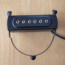 Soundhole hanger pickup black