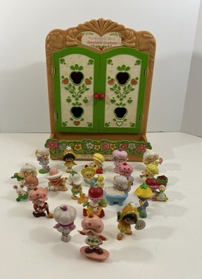 Vintage Strawberry Shortcake Lot of 20 PVC Figures w/ Display