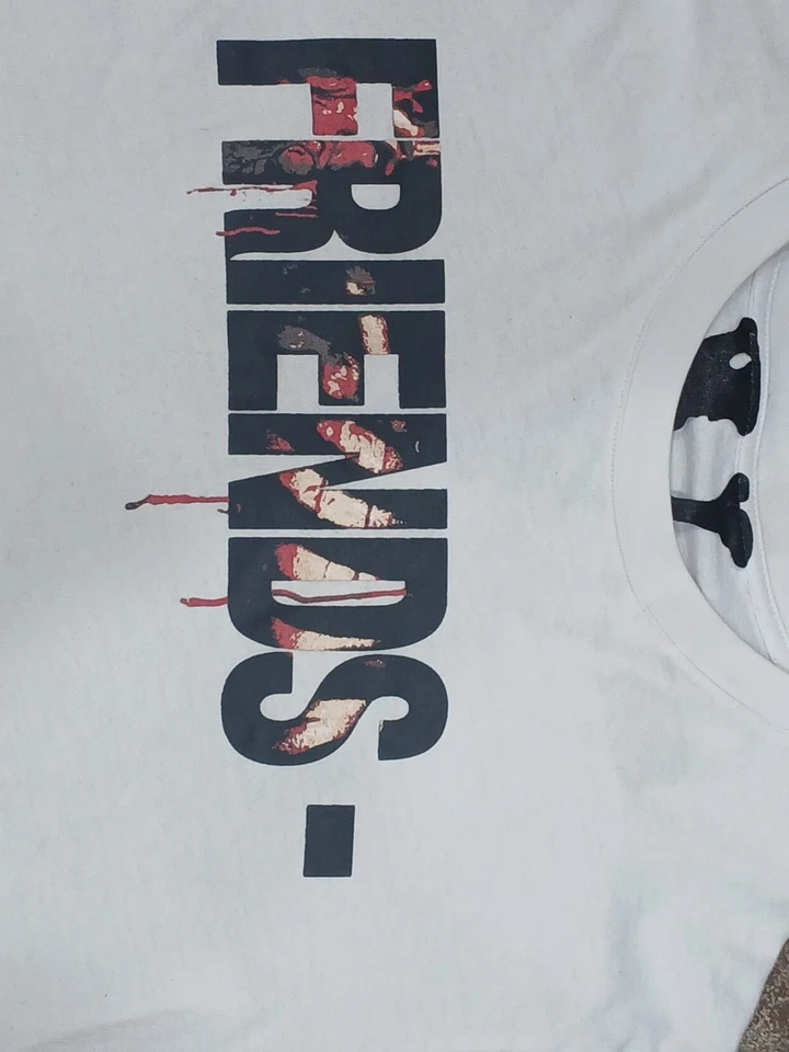 Camisa Vlone "FRIENDS" Colaboración Para Hombres Talla XL Blanca/Negro/Roja Leer DESCRIPCIÓN  Foto 2 de 4