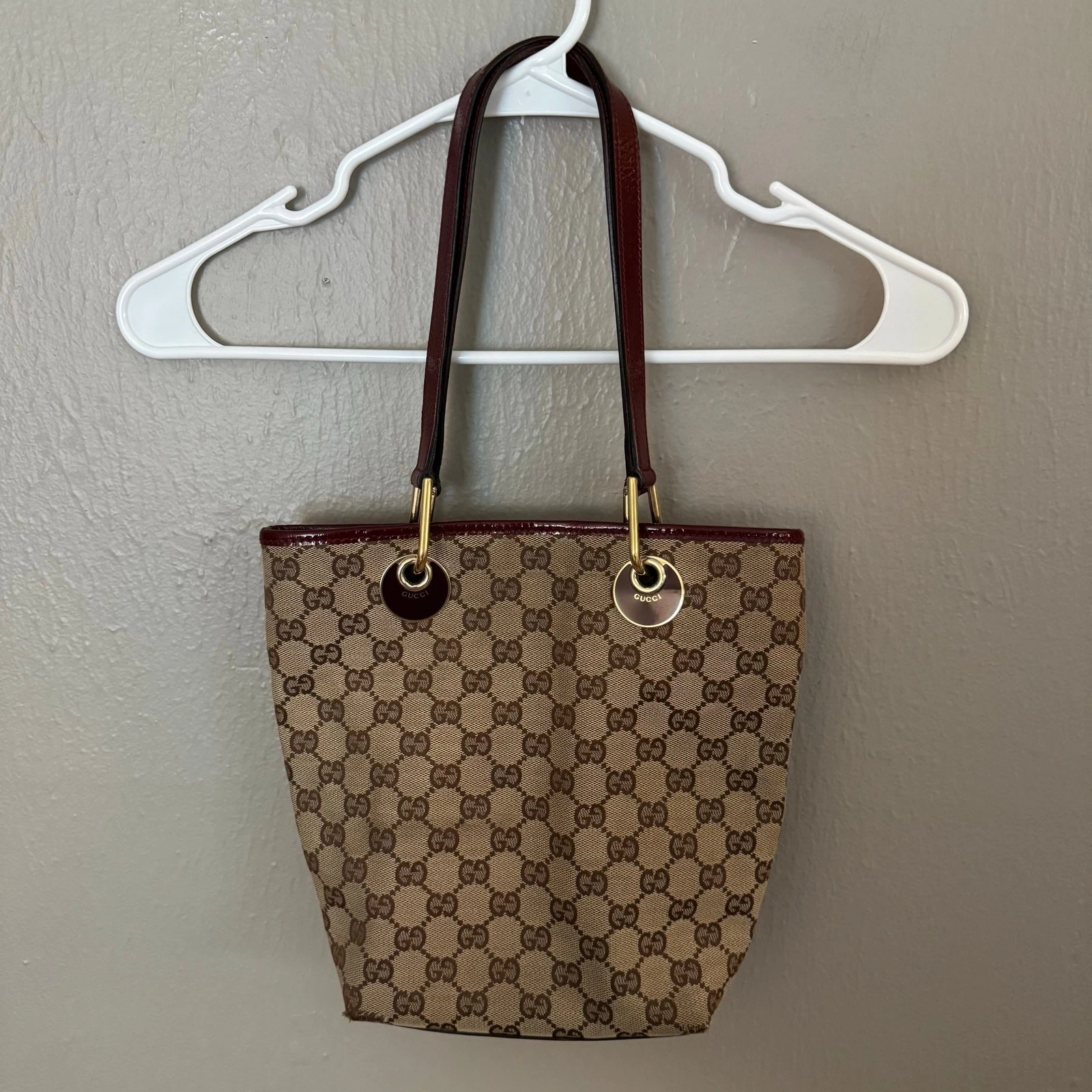 Petit fourre tout GUCCI Eclipse en toile rouge logo créateur sac seau épaule 
