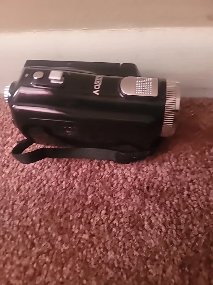 Vivitar DVR 710HD Video Camera Camcorder Looks Like Has A Spot On Lense - Image 2 of 4