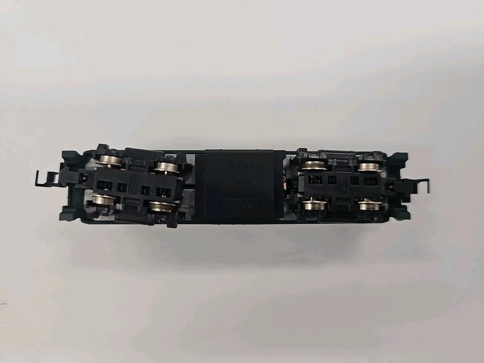 Kato/Con-Cor  701 N Scale Chicago Northwestern Center Cab Switcher 2484 CNW - Image 4 of 4