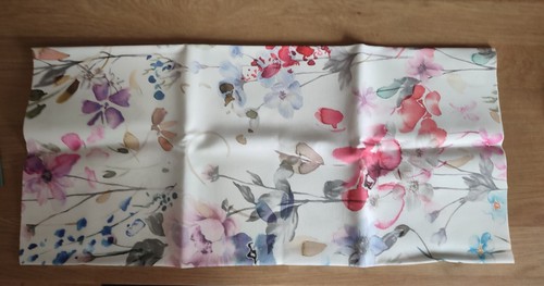 Schönes großes Stück Blumenstoff 28 x 21 cm - Bild 2 von 3