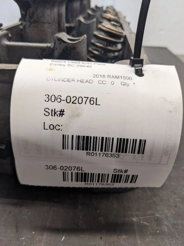 Culata izquierda conductor 5,7 L compatible con 16-23 300 1176353 Foto 2 de 4