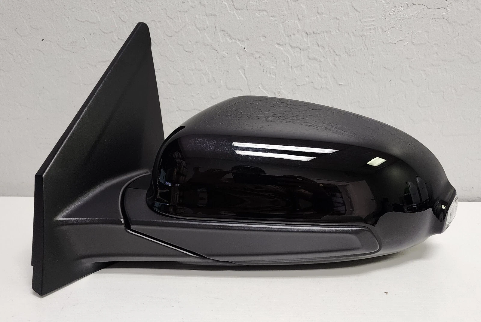 2018-2021 Hyundai Kona Left Side Mirror Genuine OEM 87610-J9130