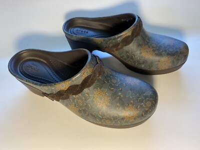 crocs dual comfort clogs