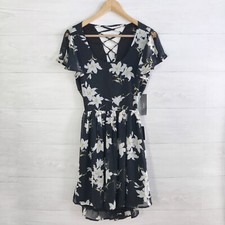 NWT Lulu’s -  Black & white Lily floral open back dress, M