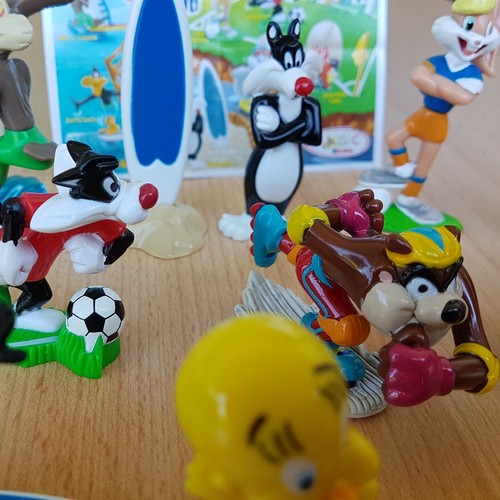 TOP KINDER SURPRISE SET - Looney Tunes Active - MINT CONDITION 1.3" figurines - Picture 4 of 6