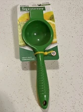 Everyday Large Culinary Citrus Squeezer green/yellow NEW!