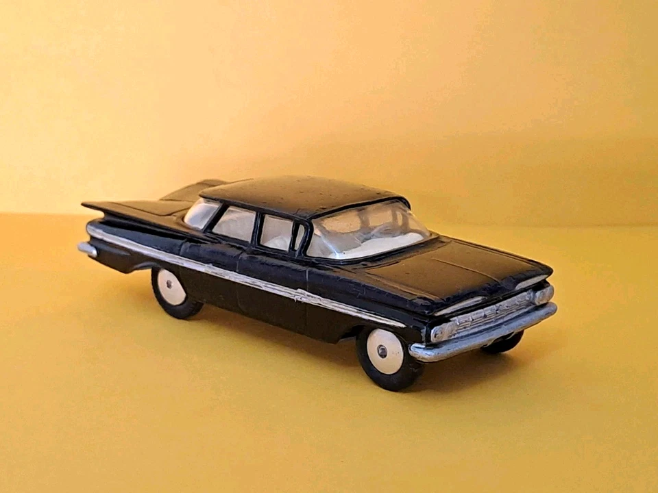 CORGI TOYS - CHEVROLET IMPALA - Immagine 2 di 4