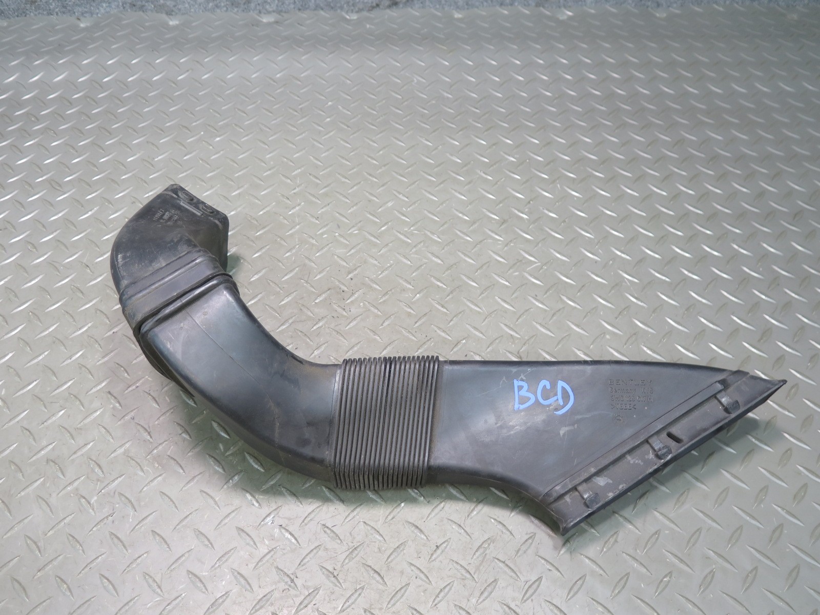 2006-2012 BENTLEY FLYING SPUR LEFT & RIGHT SIDE AIR INTAKE HOSE PIPE SET
