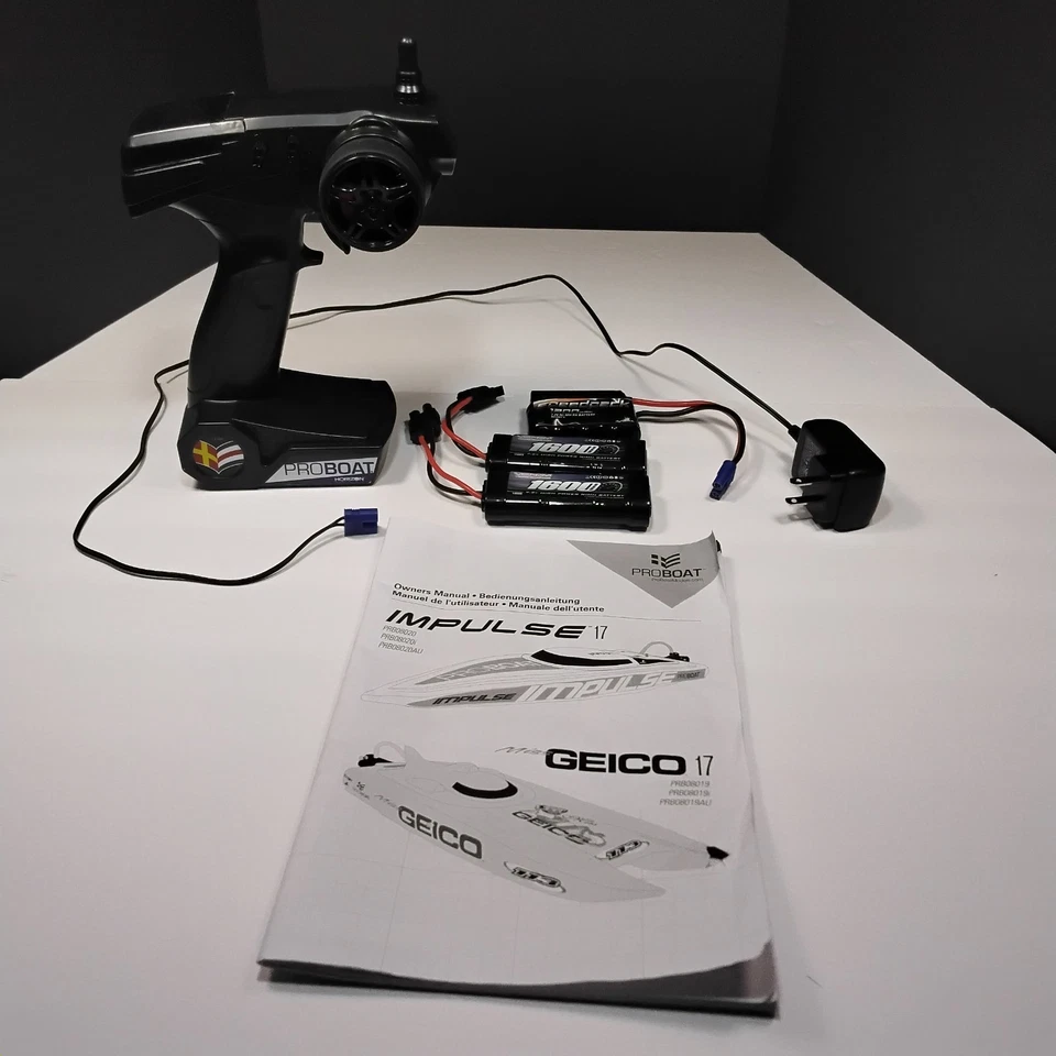 Proboat Miss Geico #113 17" Catamaran PRB08019 RC Boat  (Tested, Working ) - Image 4 of 4