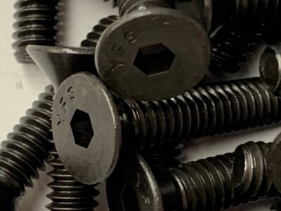 Hyjoy 20-Piece 1/4-20 1-1/4-Inch Button Cap Screws Bolts, Hex Drive Oxide Alloy Steel 10 9 Grade Unc Machine Fully Threaded
